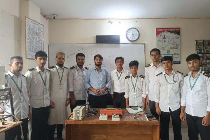 থিওরি খাতা থেকে সরাসরি প্র্যাক্টিক্যাল ক্লাস!